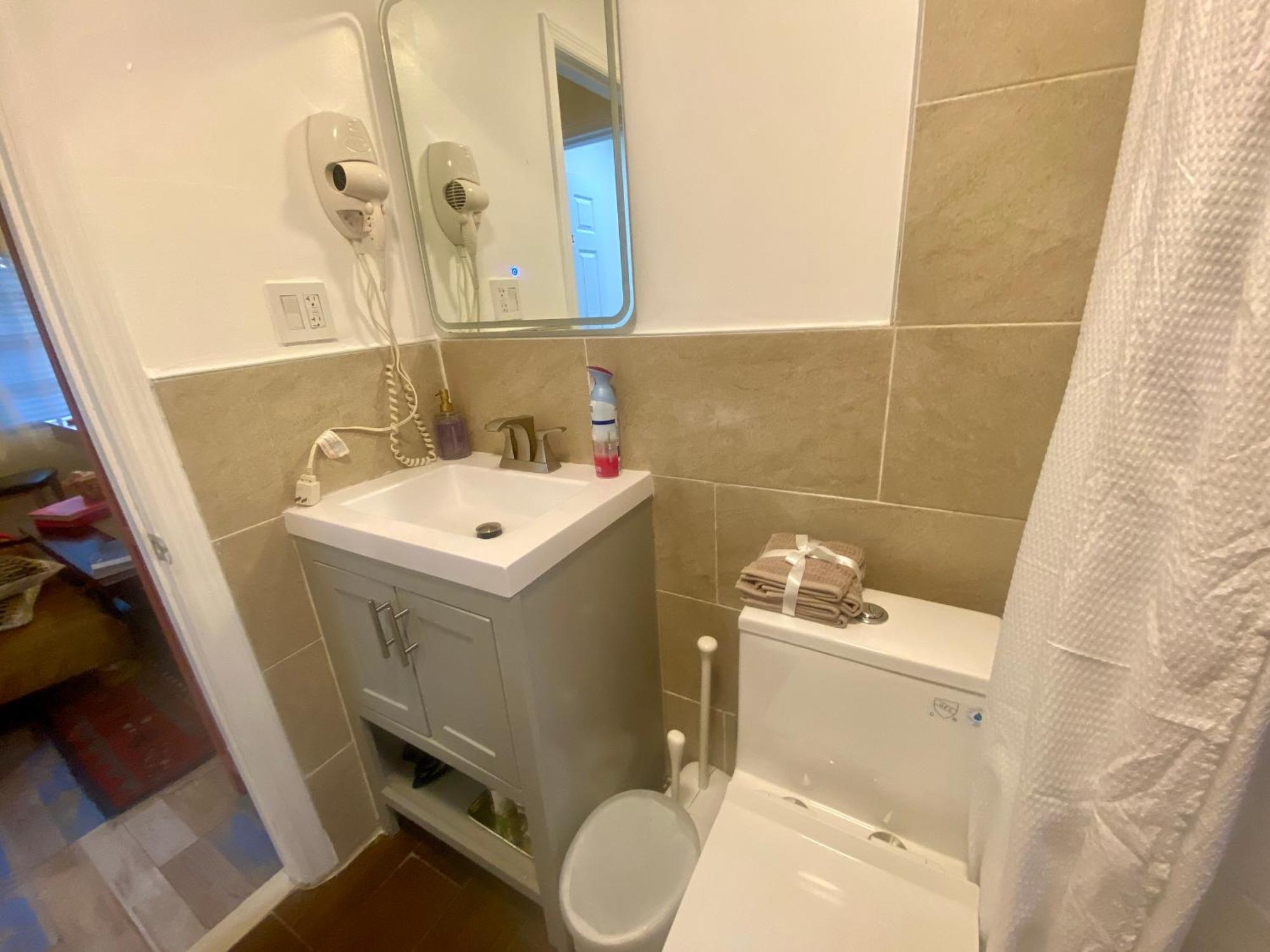 Private Rooms At Miami Centrally Located With Free Parking מראה חיצוני תמונה