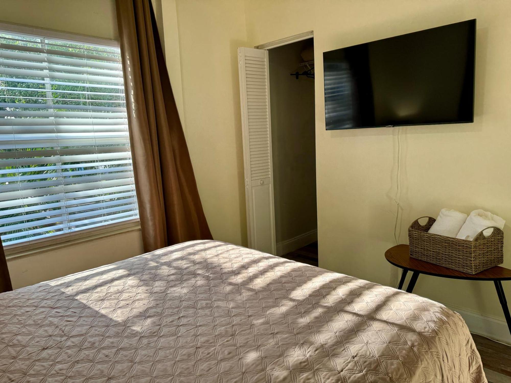 Private Rooms At Miami Centrally Located With Free Parking מראה חיצוני תמונה