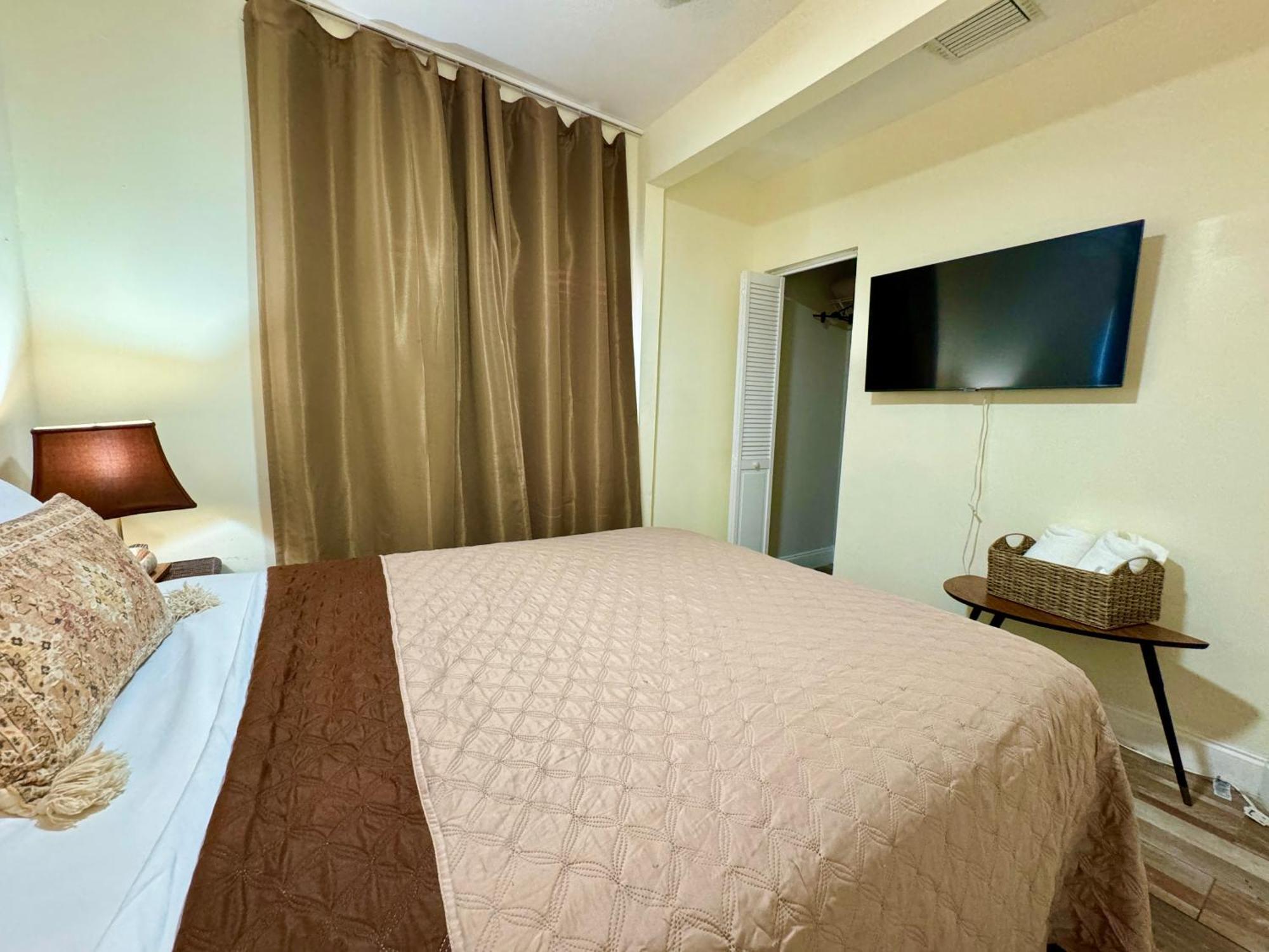Private Rooms At Miami Centrally Located With Free Parking מראה חיצוני תמונה